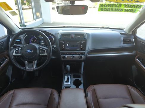 Used 2017 Subaru Outback 2.5i Touring AWD/4WD image 15