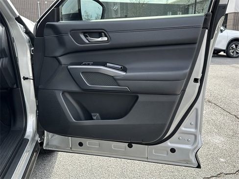 Certified 2025 Nissan Pathfinder SL w/ SL Premium Package image 15