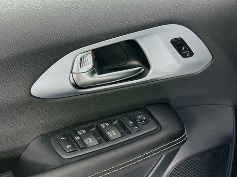 New 2026 Chrysler Pacifica Limited w/ S Appearance Package FWD image 23