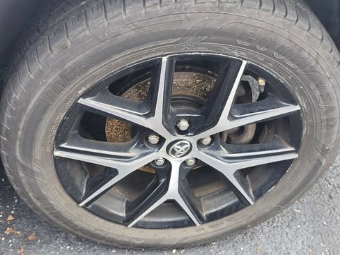 Used 2018 Toyota RAV4 SE w/ Protection Package AWD/4WD image 17