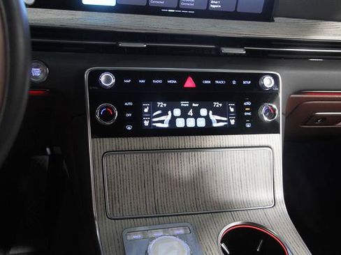 Certified 2025 Genesis GV80 3.5T Prestige AWD/4WD image 14