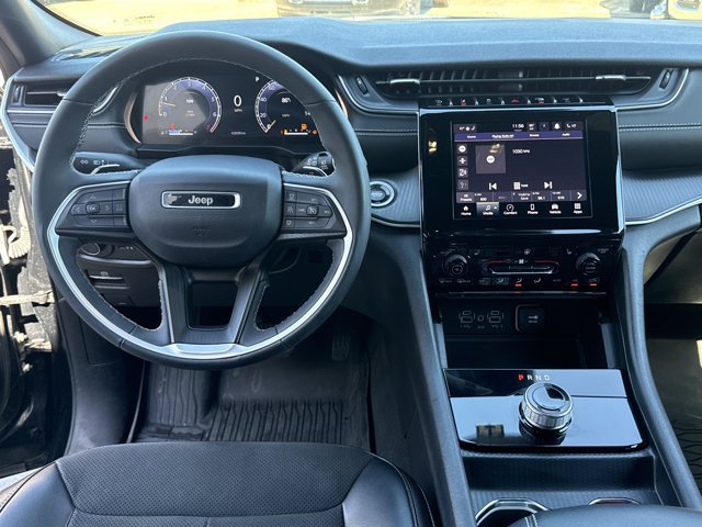 Used 2023 Jeep Grand Cherokee Altitude AWD/4WD image 16