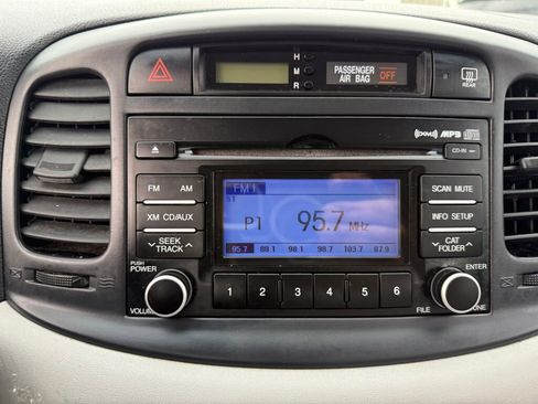 Used 2010 Hyundai Accent GLS image 10