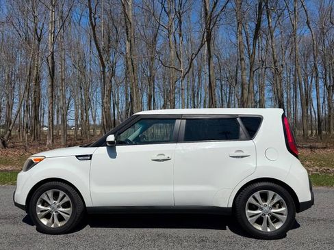 Used 2015 Kia Soul + FWD image 2