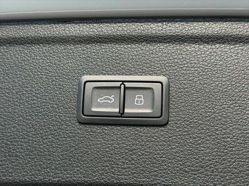 Certified 2025 Audi Q5 e Premium Plus w/ Premium Plus Package AWD/4WD image 21
