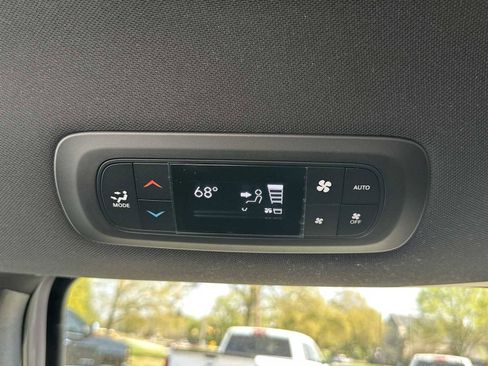 New 2026 Chrysler Pacifica Select image 23