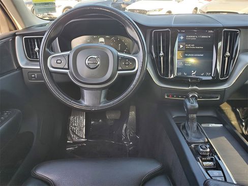 Used 2019 Volvo XC60 T5 Momentum w/ Multimedia Package image 4