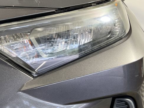 Used 2019 Toyota RAV4 LE image 12