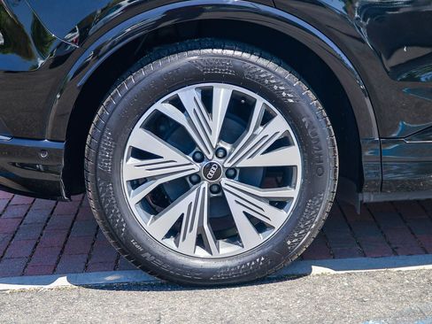 Used 2023 Audi Q4 e-tron Premium Plus w/ Premium Plus RWD image 9