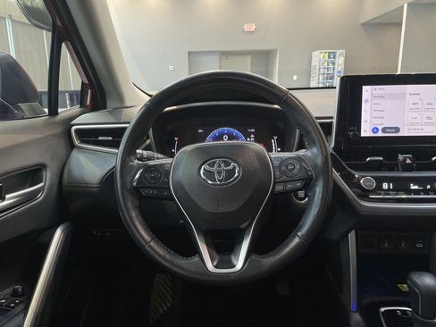 Used 2023 Toyota Corolla Cross XLE w/ Convenience Package image 19