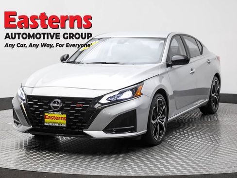 Used 2024 Nissan Altima 2.5 SR image 1