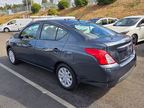 Used 2015 Nissan Versa S FWD image 5