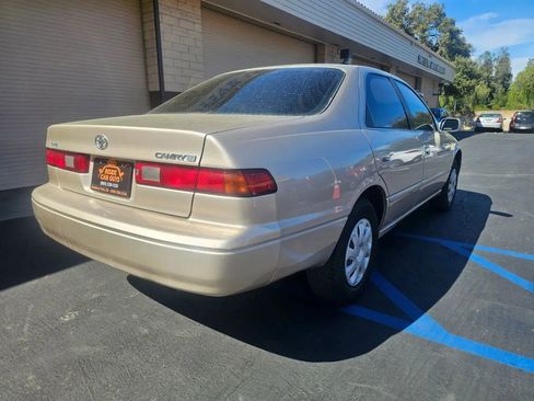 Used 1998 Toyota Camry LE FWD image 5