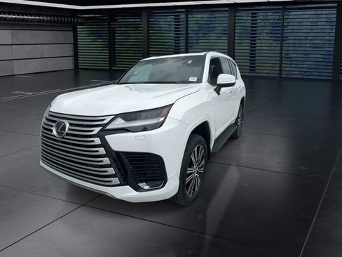Used 2023 Lexus LX 600 4WD w/ Accessory Package (Z1) image 4