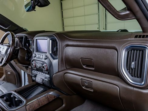 Used 2022 GMC Sierra 3500 Denali w/ Denali Ultimate Package AWD/4WD image 18
