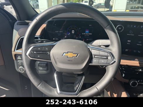 Used 2025 Chevrolet Suburban High Country image 12