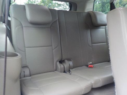 Used 2019 Chevrolet Suburban LT RWD image 31