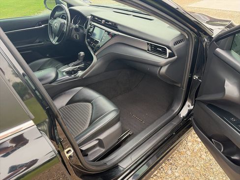 Used 2020 Toyota Camry SE FWD image 14
