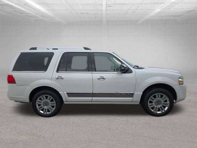 Used 2011 Lincoln Navigator 4WD image 8