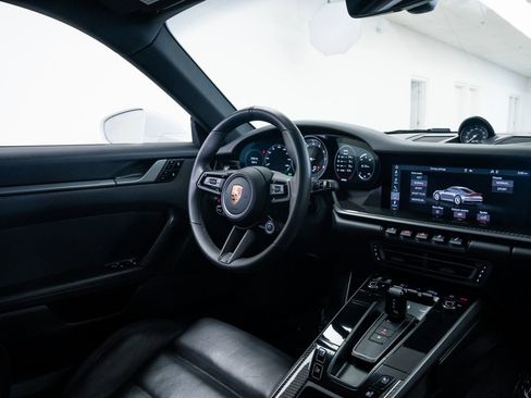 Used 2020 Porsche 911 Carrera S image 9