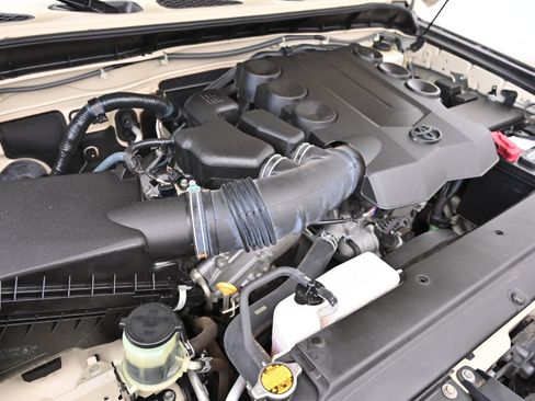 Used 2010 Toyota FJ Cruiser 4WD image 41