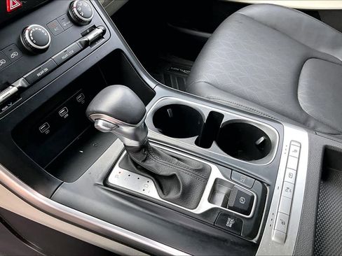 Used 2022 Kia Carnival LX image 15