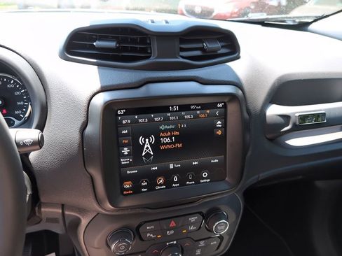 Used 2021 Jeep Renegade Latitude w/ Luxury Group II AWD/4WD image 17