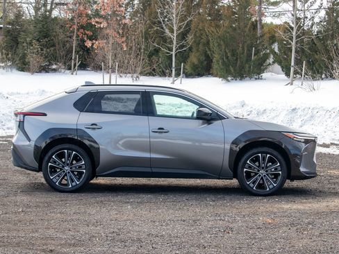 Used 2023 Toyota bZ4X AWD w/ Weather Package image 9