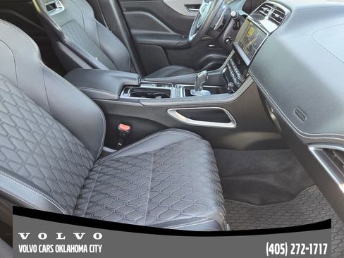 Used 2020 Jaguar F-PACE SVR image 13