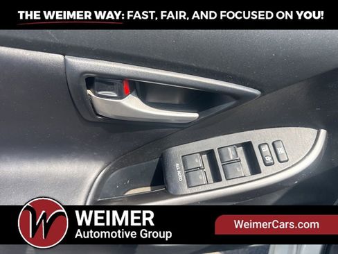 Used 2015 Toyota Prius Persona Series FWD image 8