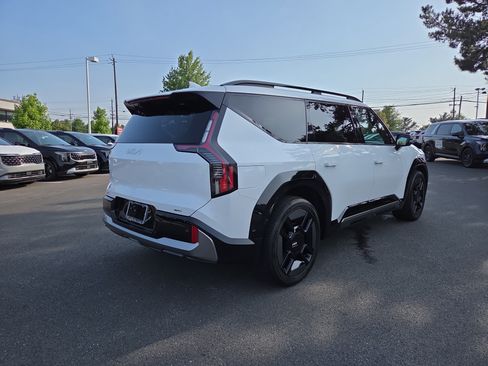 Certified 2024 Kia EV9 GT-Line AWD/4WD image 3