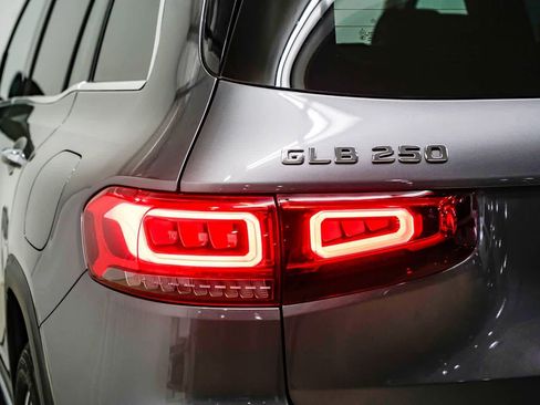 Used 2022 Mercedes-Benz GLB 250 GLB 250 image 9