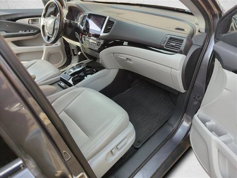 Used 2016 Honda Pilot Touring image 24