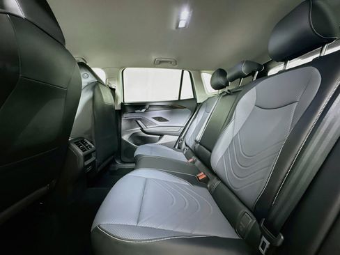 Used 2026 Volkswagen Tiguan SE FWD image 27