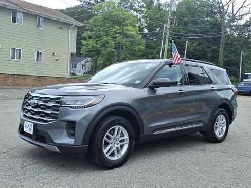 Certified 2025 Ford Explorer Active AWD/4WD image 3