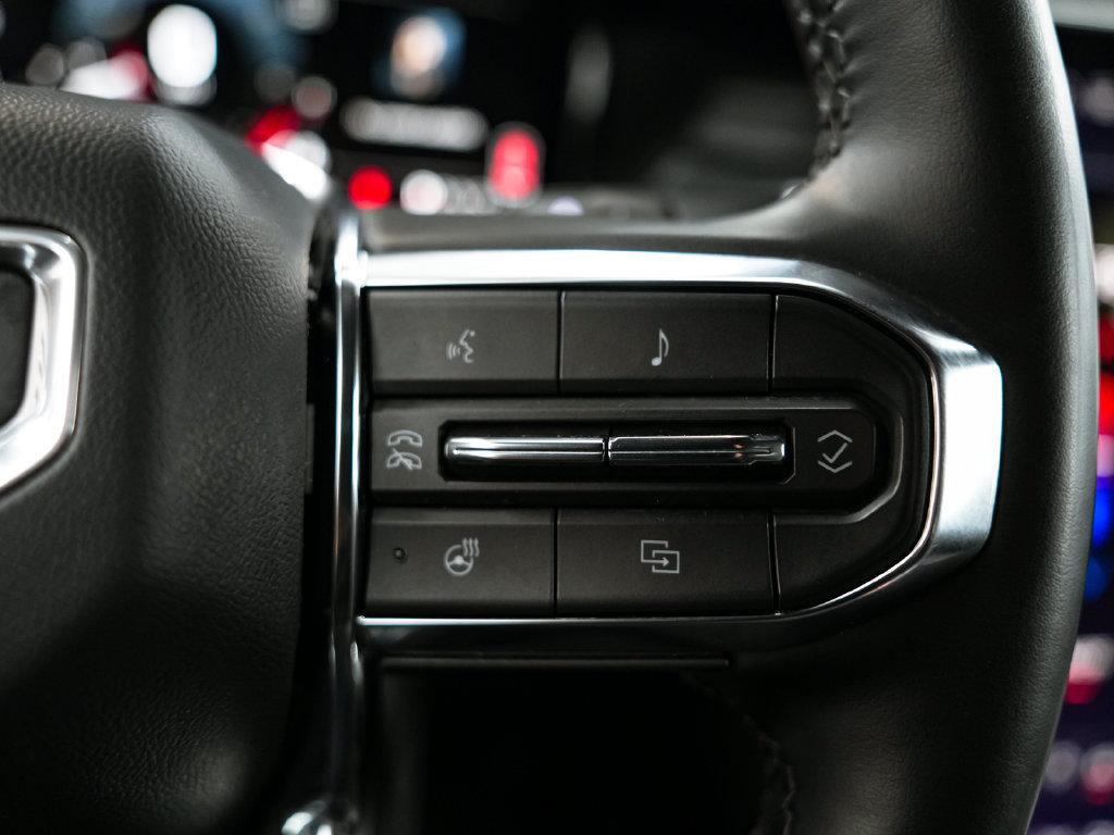 Used 2025 GMC Acadia Elevation w/ Black Edition FWD image 21