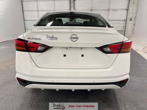Used 2025 Nissan Altima 2.5 SV FWD image 8