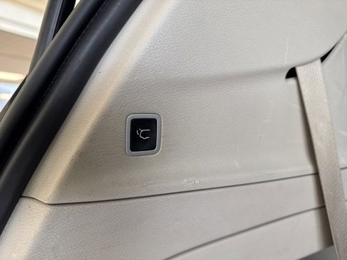 Used 2024 Chrysler Pacifica Touring-L image 38