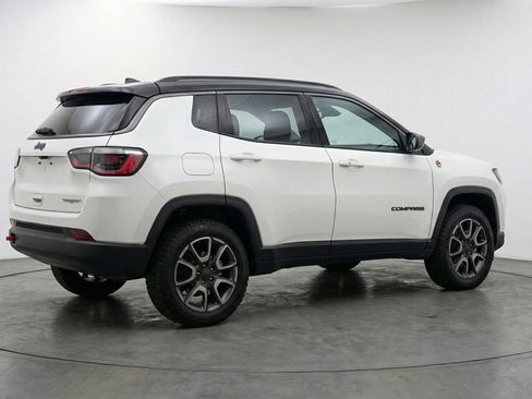 Used 2025 Jeep Compass Trailhawk AWD/4WD image 9