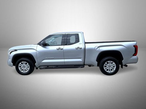 Used 2022 Toyota Tundra SR5 w/ SR5 Premium Package image 8