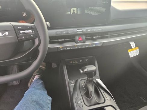 New 2026 Kia K4 LXS image 2