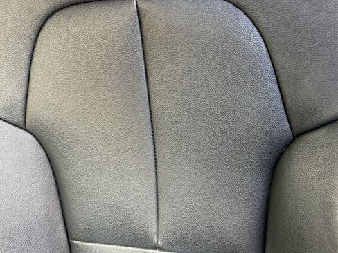 Used 2020 Volvo XC40 T4 Momentum w/ Premium Package image 32