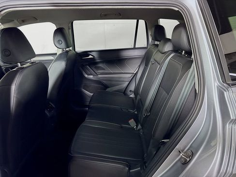 Used 2024 Volkswagen Tiguan SE image 19