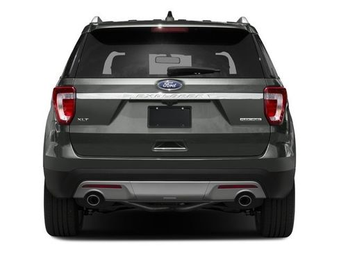 Used 2017 Ford Explorer XLT w/ Equipment Group 202A image 8