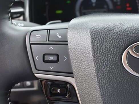 Used 2025 Toyota Camry SE FWD image 20