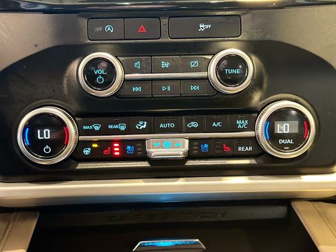 Used 2024 Ford Expedition Limited image 24