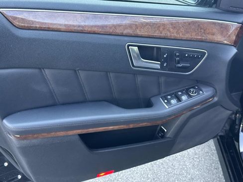 Used 2013 Mercedes-Benz E 350 4MATIC Sedan image 18