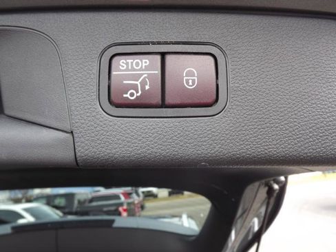 Used 2019 Mercedes-Benz GLC 300 4MATIC image 30