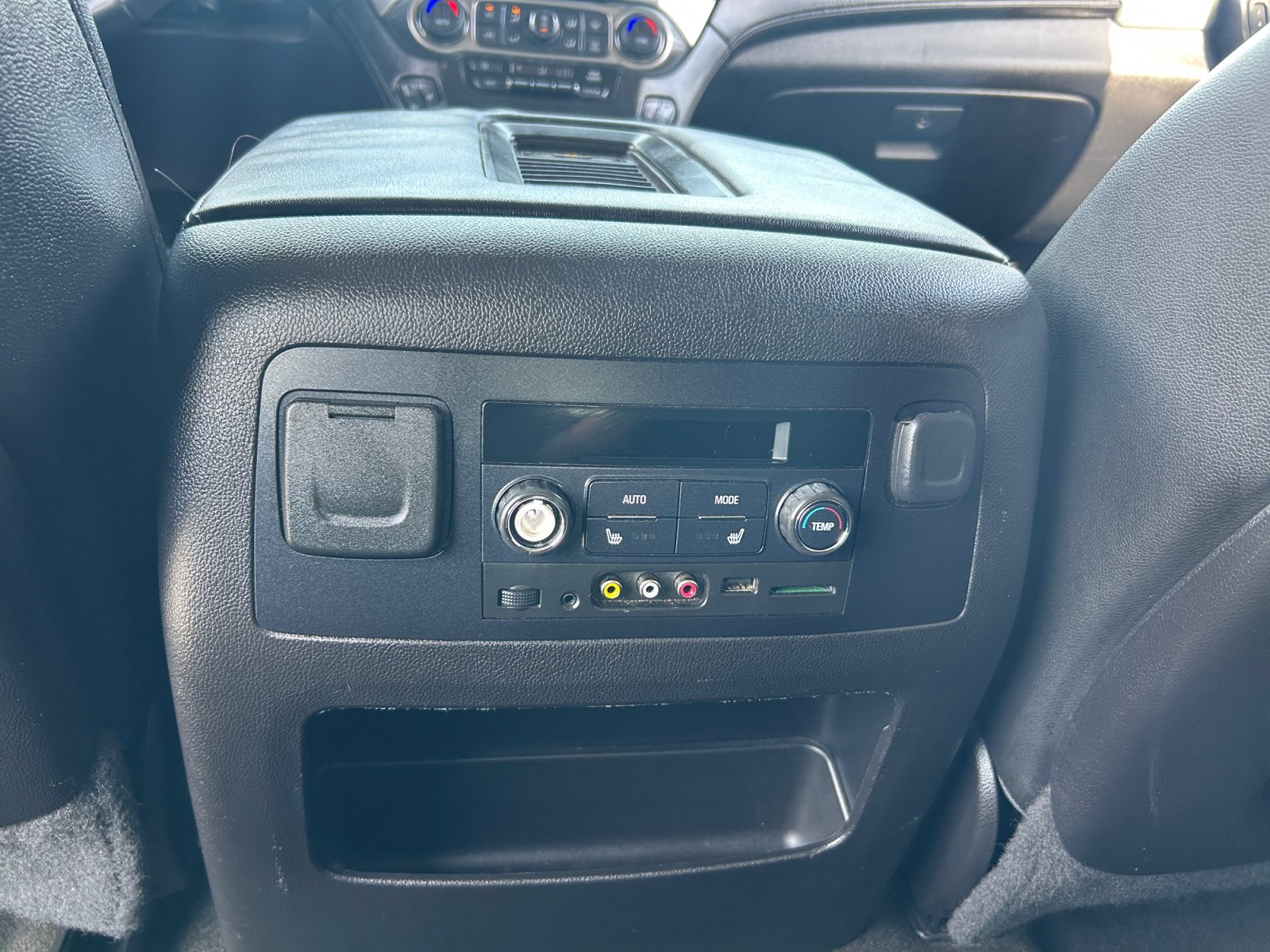 Used 2015 Chevrolet Tahoe LTZ RWD image 29