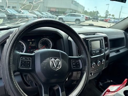 Used 2017 RAM 1500 Express RWD image 11